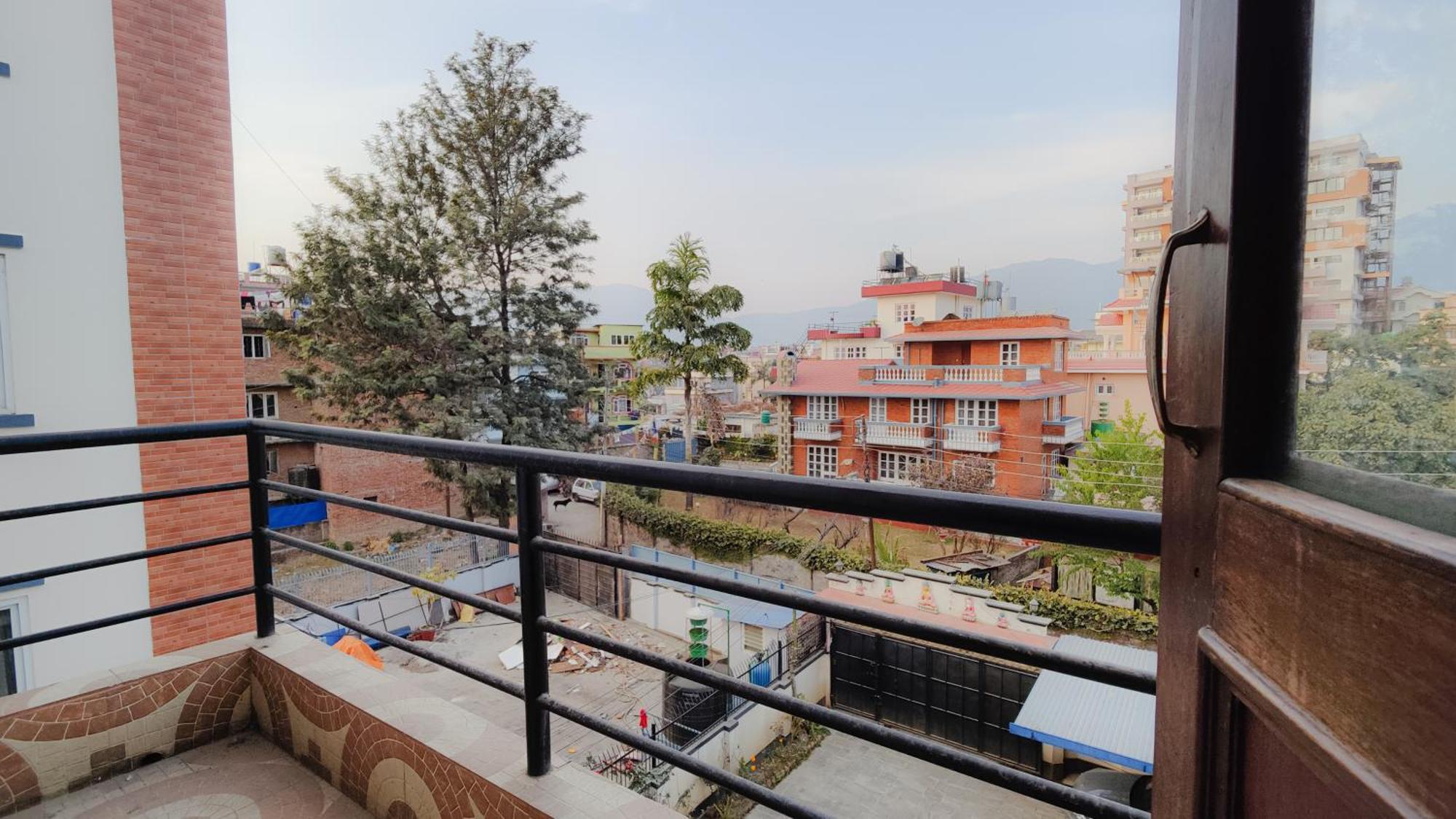 Family Home With Rooftop Access And Mountain View Katmandu Zewnętrze zdjęcie